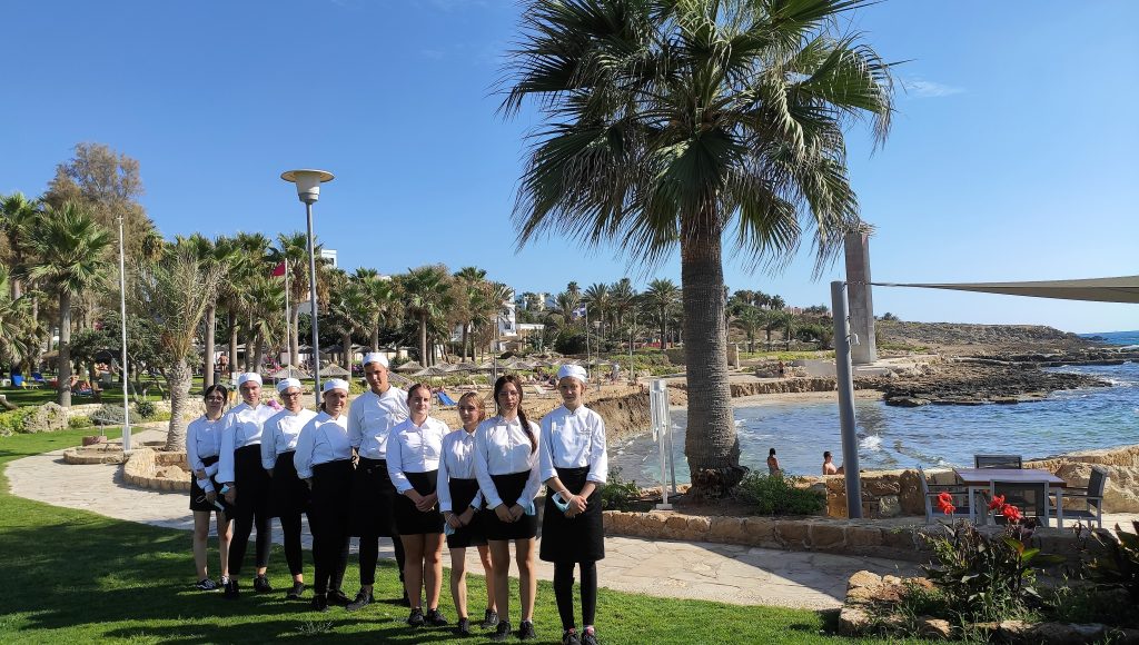 „Mała szkoła – duże możliwości…..” rozwoju zawodowego na stażu w luksusowym hotelu St. George w Pafos na Cyprze